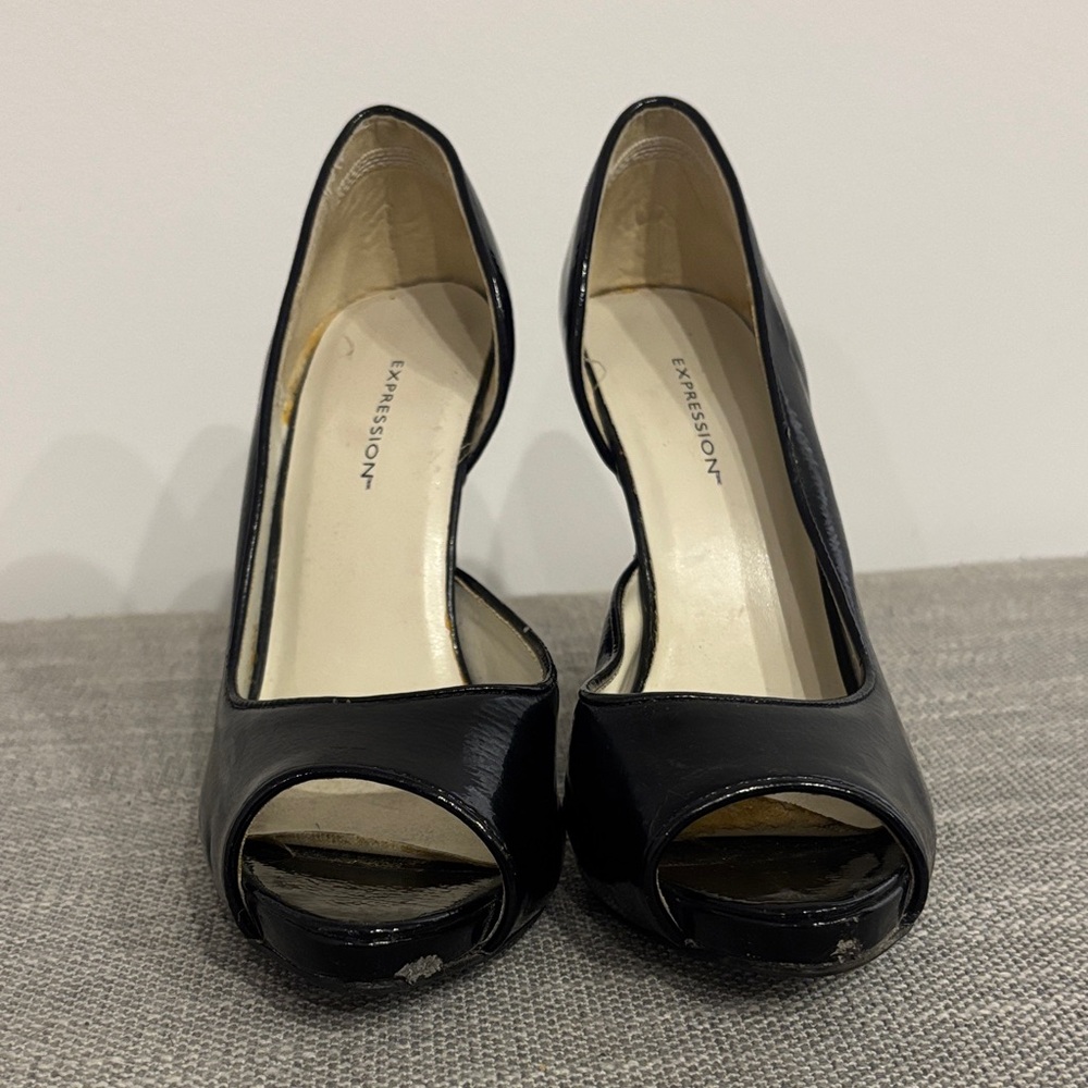 Black patent leather peep-toe pumps by Via Spiga
